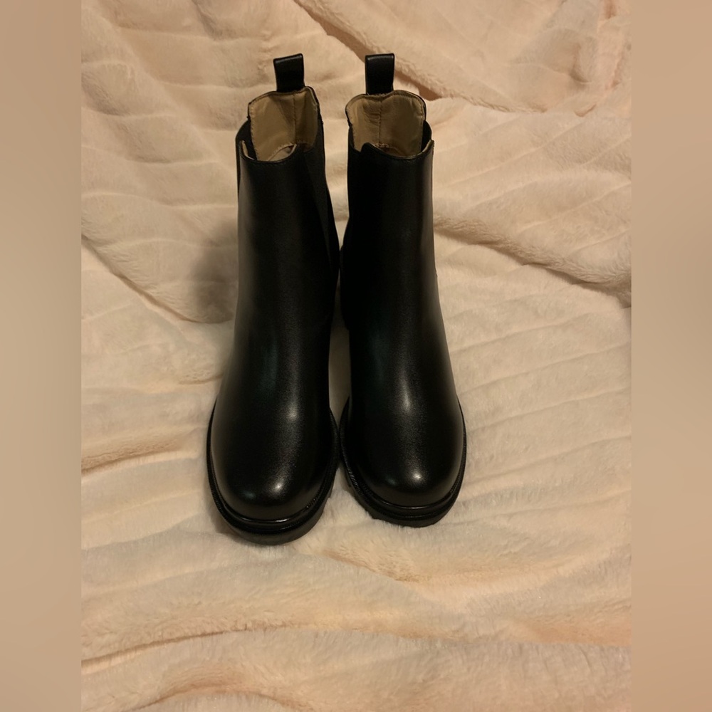 NIB Steve Madden Chelsea Black Bootie